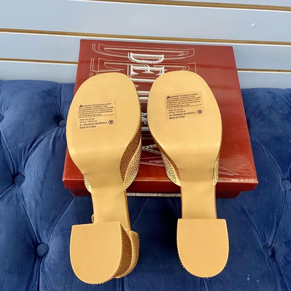 Platform Rounded Toe Block High Heeled Sandals - Picture 5 of 7